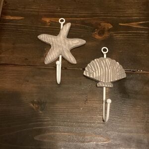 Coastal Starfish and Shell Wall Hooks in Light Gray - Set of 2